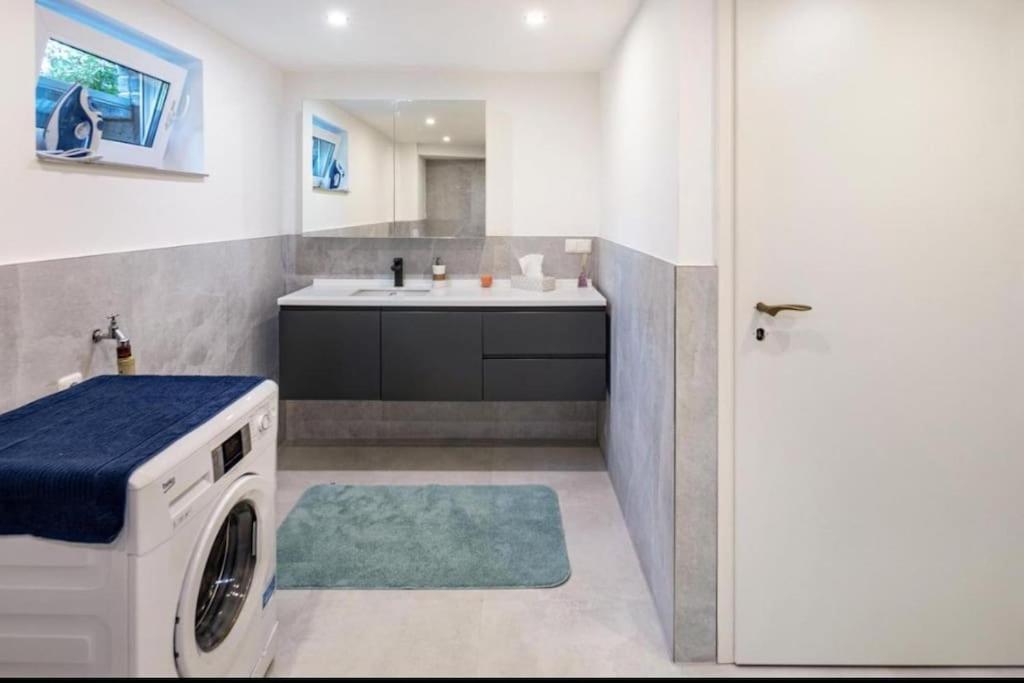 Cityloft Kassel 1 - Zentrale Unterkunft Fuer Gruppen Bis 7 Personen - Parkplatz - Netflix المظهر الخارجي الصورة
